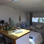 Maison De Pecheur Les Pieds Dans L'eau Et Son Cabanon * Sète