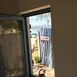 Maison De Pecheur Les Pieds Dans L'eau Et Son Cabanon * Sète