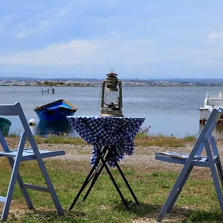 Maison De Pecheur Les Pieds Dans L'eau Et Son Cabanon * Sète