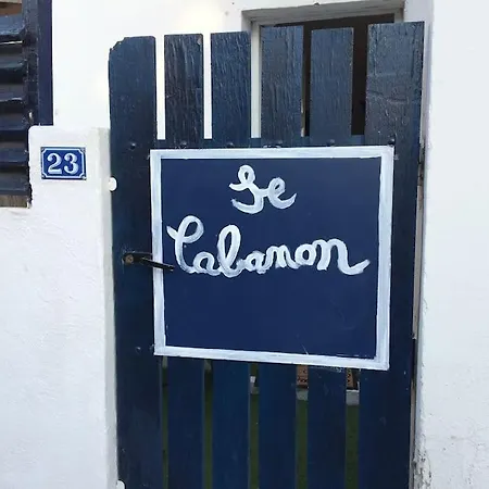 Maison De Pecheur Les Pieds Dans L'eau Et Son Cabanon Sète