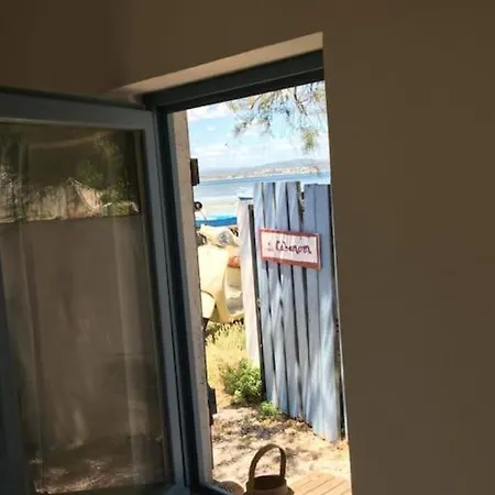 Maison De Pecheur Les Pieds Dans L'eau Et Son Cabanon * Sète